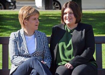 Anas Sarwar brands SNP Glasgow council leader ‘a Nicola Sturgeon puppet’ as Labour bids to win back city