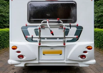 How many cars caravan owners are allowed behind them before a fine