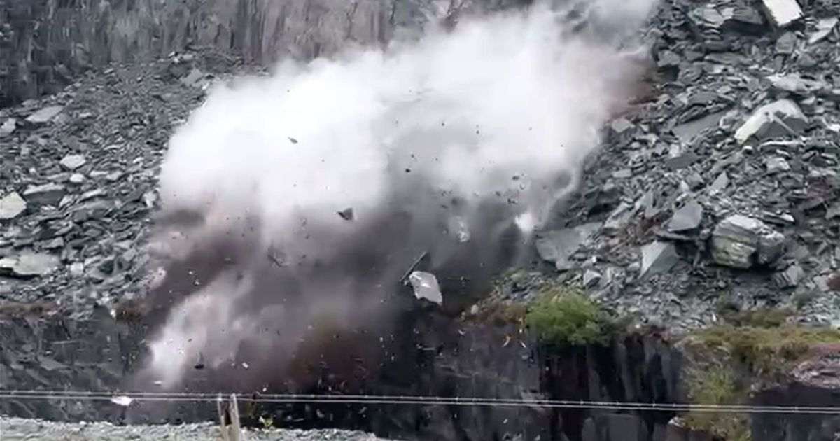 Terrifying scenes as walkers flee huge falling rockface at Welsh beauty spot