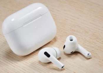 Apple AirPods heavily reduced from £120 to £69 but ‘selling fast’