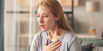 ‘Call 999’ if you have these 2 dangerous chest symptoms, NHS says