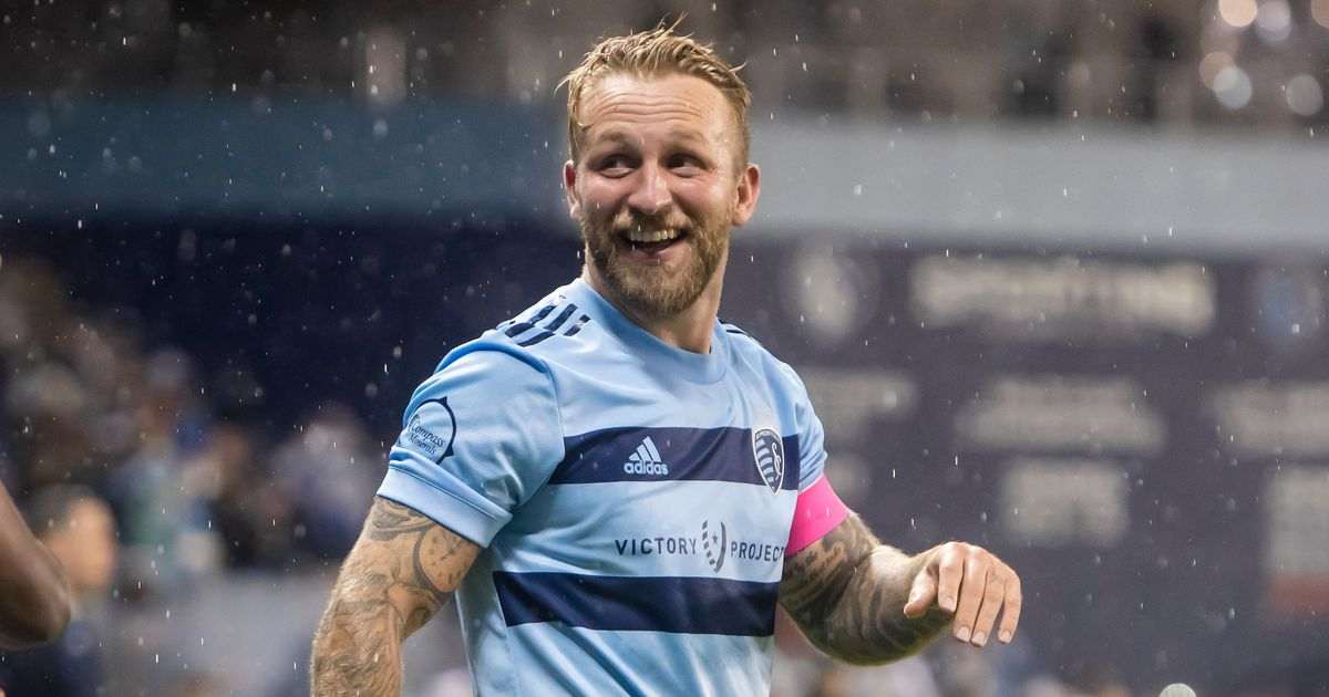 Johnny Russell on verge of Dundee Utd transfer as striker undergoes medical ahead of emotional return