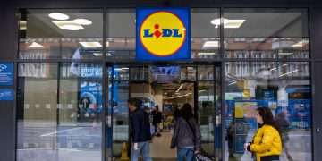 Lidl’s ‘charming’ £9 acclaimed white wine that offers ‘a real taste of the sunshine’