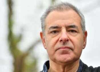 Keep Covid restrictions in schools until pandemic is over, says head who retired at Christmas