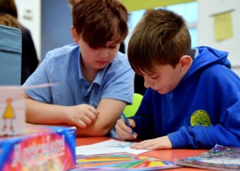 Plans to bring in a longer school day in Wales criticised by headteachers