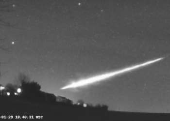 Scots stunned as meteor hurtling to earth fills sky with blue and green flames