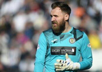 Jak Alnwick targeted by Hibs as Aberdeen face pre contract transfer battle for St Mirren keeper