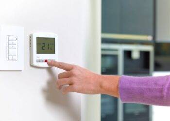 Tips that could save you over £300 a year on energy bills, according to experts