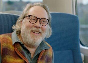 Vic Reeves on how he ‘freaked out’ Billy Idol with his bizarre choice of clothes