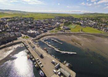 Cost of a UK home by the sea soars by more than £22,000