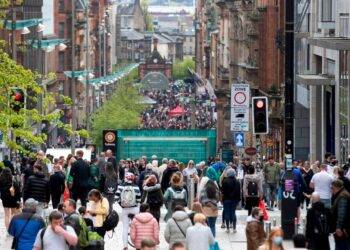 Flaccid footfall figures prompt plea for high street support