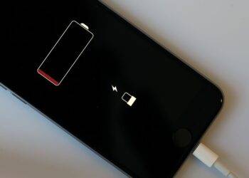 Apple warning as tech giant says replacement batteries could lead to safety issues