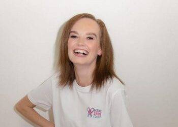 ‘Beautiful’ woman who complained of back pain tragically died after being diagnosed with cancer