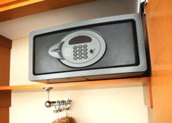 How to avoid getting robbed on holiday as travellers warned to avoid hotel safe