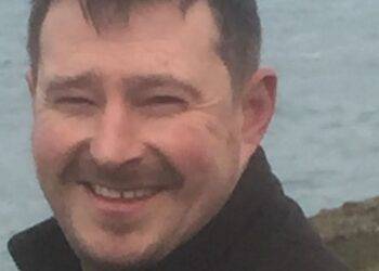 Family pay tribute to ‘hero’ dad who died trying to save group of children caught in rip tide on Welsh beach