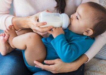 Parents warned against giving water to breastfed babies even in heatwave