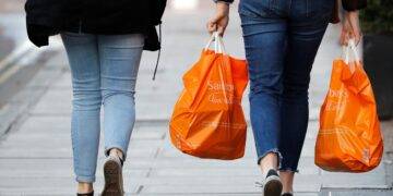 Scottish retail footfall growth ‘worst in UK compared to pre-pandemic’