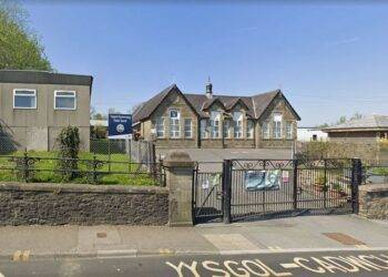 Headteacher who had affair with pupil's mother banned from classroom