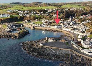 Scotland harbourfront hotel and apartments with stunning views for sale at £775,000