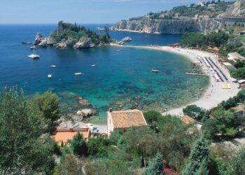 Underrated Italian holiday destination boasts stunning beaches – and flights are just £50