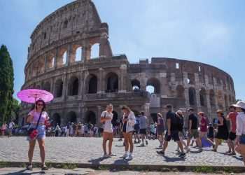 Temperatures to soar in the UK as holiday hotspots experience intense heatwaves