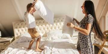 Clinical microbiologist issues warning over hidden ‘droppings’ in bed sheets