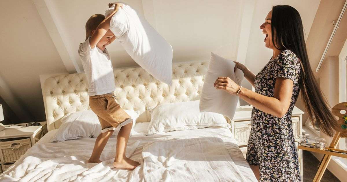 Clinical microbiologist issues warning over hidden ‘droppings’ in bed sheets