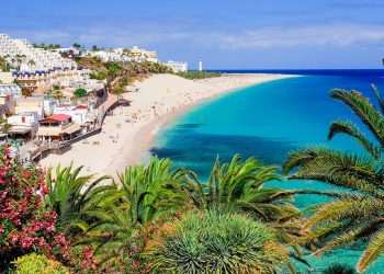 £17 Ryanair flights to hotspot that’s 22C in December