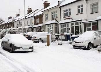 £2 supermarket staple can help prevent driveways becoming slippery