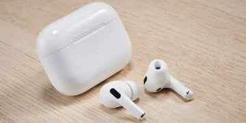 Apple AirPods heavily reduced from £120 to £69 but ‘selling fast’