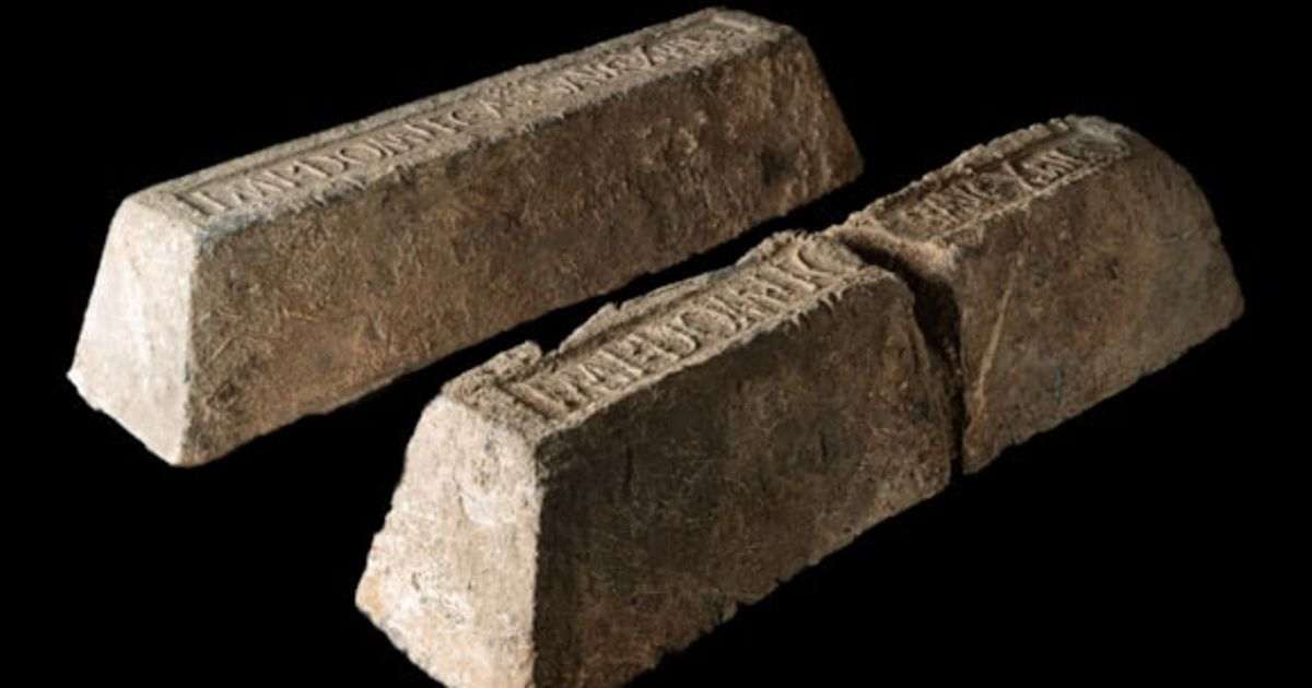 Metal detectorists find 2,000-year-old treasure in field