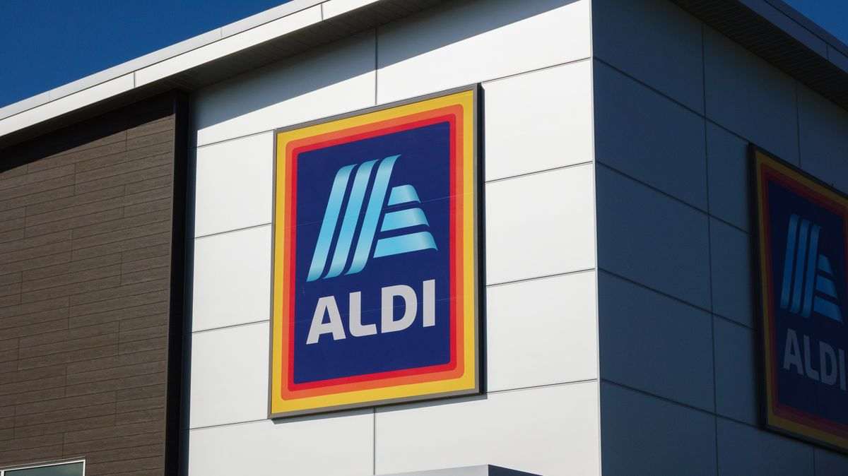 ‘Gardens look stylish’ with Aldi’s £8 wall mirror that ‘creates illusion’