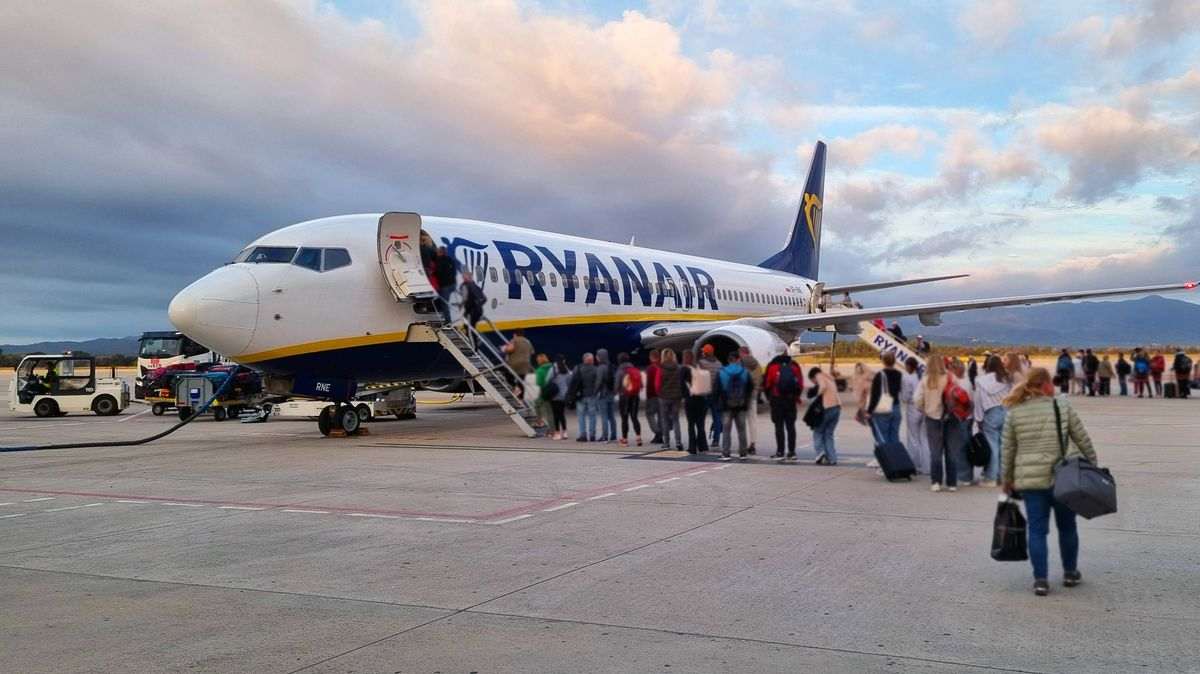 Ryanair passengers have their say as airline teases new fee for customers