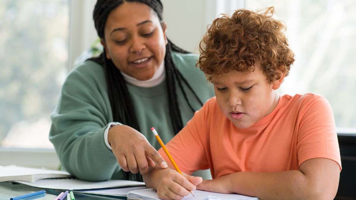 Thousands of school staff in Wales to get pay rise