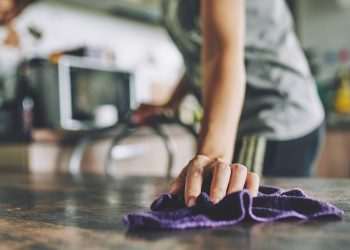 People rush to clean 1 common kitchen item after seeing how filthy they get