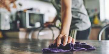 People rush to clean 1 common kitchen item after seeing how filthy they get