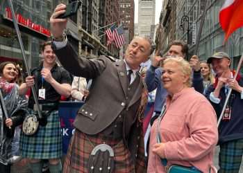Teaching union blasts Scots college bosses after spending £14,000 on New York Tartan Week trip and limo ride