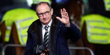 Martin O’Neill faces Celtic stick or twist dilemma as hero from last season asks big question of boss