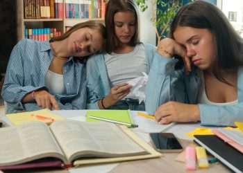 Fatigue in teenage girls linked to heavy periods and lifestyle – not iron deficiency